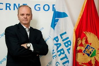 Šainović: Promašena politika Vlade izgubila je svako povjerenje Šainović: Promašena politika Vlade izgubila je svako povjerenje