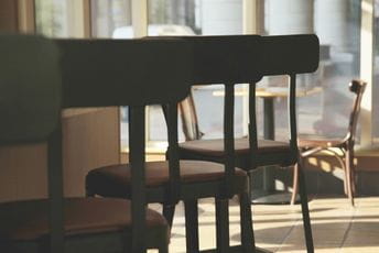 Svi se distancirali od vlasnice: Lokal ne uslužuje vakcinisane goste Svi se distancirali od vlasnice: Lokal ne uslužuje vakcinisane goste