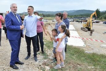 Krivokapić obišao radove na rekonstrukciji puta Pljevlja-Mihajlovica i granični prelaz Ranče Krivokapić obišao radove na rekonstrukciji puta Pljevlja-Mihajlovica i granični prelaz Ranče