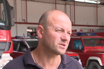 Vatrogasci iscrpljeni, požar zahvatio veliki pojas Vatrogasci iscrpljeni, požar zahvatio veliki pojas