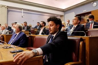 Abazović dorađivao temeljni ugovor koji je Krivokapić poslao Patrijaršiji Abazović dorađivao temeljni ugovor koji je Krivokapić poslao Patrijaršiji