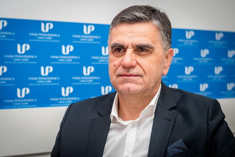 Ustavni sud se ni nakon četiri urgencije ne izjašnjava o ustavnosti neradne nedjelje Ustavni sud se ni nakon četiri urgencije ne izjašnjava o ustavnosti neradne nedjelje