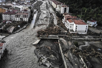 Turska: U poplavama i klizištima stradalo 38 osoba Turska: U poplavama i klizištima stradalo 38 osoba