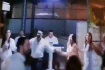 DPS Nikšić: Pogledajte Demokrate na sinoćnjoj proslavi u Nikšiću DPS Nikšić: Pogledajte Demokrate na sinoćnjoj proslavi u Nikšiću