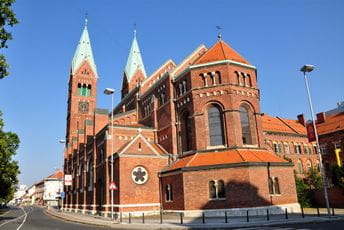 Akcija zdravstvenih radnika i sveštenika: Vakcinacija i ispred crkava Akcija zdravstvenih radnika i sveštenika: Vakcinacija i ispred crkava