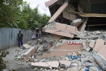 Apokalipsa na Haitiju: Ljude izvlače iz ruševina, prijeti opasnost od cunamija Apokalipsa na Haitiju: Ljude izvlače iz ruševina, prijeti opasnost od cunamija