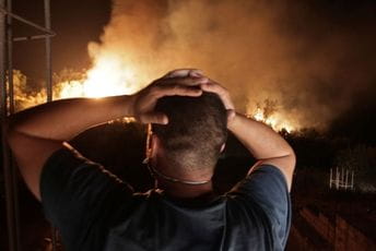 Alžir: 49 ljudi osuđeno na smrt jer su pržili vatrom čovjeka koji je lažno optužen za izazivanje požara Alžir: 49 ljudi osuđeno na smrt jer su pržili vatrom čovjeka koji je lažno optužen za izazivanje požara