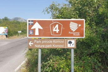 Postavljena saobraćajna signalizacija i info table za park prirode Komovi Postavljena saobraćajna signalizacija i info table za park prirode Komovi