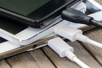 EU će predložiti usvajanje zajedničkog punjača za sve pametne telefone EU će predložiti usvajanje zajedničkog punjača za sve pametne telefone