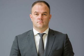 Mitrović Demokratama: Ako dokažete da sam protivpravno kupio stan pokloniću vam ga Mitrović Demokratama: Ako dokažete da sam protivpravno kupio stan pokloniću vam ga