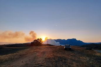 Gori brdo iznad Mratinja, u Plužinama ogroman dim od požara Gori brdo iznad Mratinja, u Plužinama ogroman dim od požara