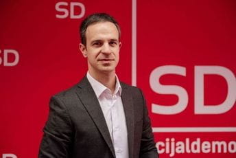 Mugoša: Halo Vlada, da li se čujemo? Mugoša: Halo Vlada, da li se čujemo?