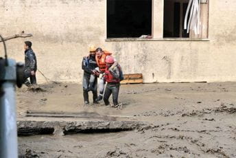 Turska: Poginulo najmanje 70 ljudi, evakuisane hiljade Turska: Poginulo najmanje 70 ljudi, evakuisane hiljade