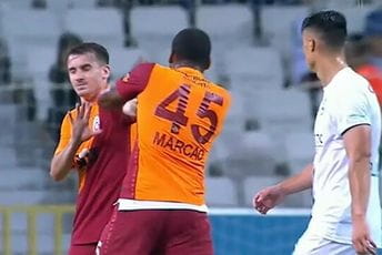 Nevjerovatne scene: Fudbaler Galatasaraja tukao saigrača na terenu Nevjerovatne scene: Fudbaler Galatasaraja tukao saigrača na terenu