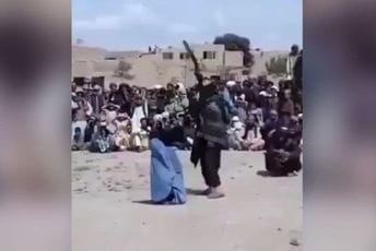 Talibani bičuju ženu na ulici, Malala: Svjetski lideri da preduzmu hitne mjere Talibani bičuju ženu na ulici, Malala: Svjetski lideri da preduzmu hitne mjere