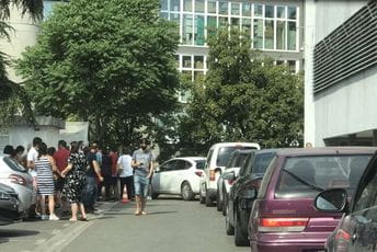 U Crnoj Gori sve duži redovi za testiranje (FOTO) U Crnoj Gori sve duži redovi za testiranje (FOTO)