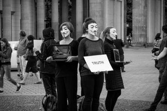 Ispiranje mozga, Tviter i domaći talibani Ispiranje mozga, Tviter i domaći talibani