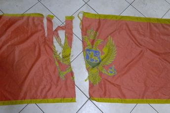 Skinuta i pocijepana crnogorska zastava kod „profesorske zgrade“ u Podgorici Skinuta i pocijepana crnogorska zastava kod „profesorske zgrade“ u Podgorici