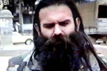 "Marš odavde": Sarajevski novinar pronašao odbjeglog optuženika za ratne zločine "Marš odavde": Sarajevski novinar pronašao odbjeglog optuženika za ratne zločine