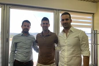 Ministri Milatović i Spajić u društvu Đokovića Ministri Milatović i Spajić u društvu Đokovića