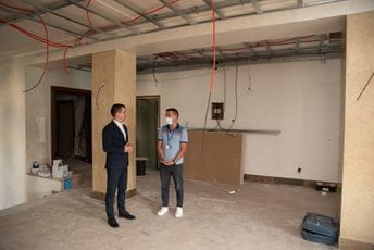 Bečić: Na krovu parlamenta biće izgrađena prva solarna elektrana Bečić: Na krovu parlamenta biće izgrađena prva solarna elektrana