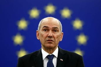 Janšin udar na medije: Otpuštena direktorka javne televizije Janšin udar na medije: Otpuštena direktorka javne televizije