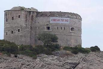 Vlasnici tvrđave Arza u blokadi Vlasnici tvrđave Arza u blokadi