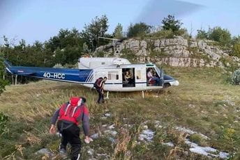 Dizali helikopter i zbog nesmotrenih turista Dizali helikopter i zbog nesmotrenih turista