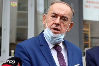 Lalošević čestitao karatistkinjama Backović i Jovanović Lalošević čestitao karatistkinjama Backović i Jovanović