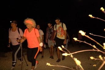 Pohodom na Vrsutu u noći punog mjeseca završena manifestacija “Barski đir” Pohodom na Vrsutu u noći punog mjeseca završena manifestacija “Barski đir”
