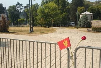 Protest na Dvorskom trgu: NE daljoj fašizaciji i klerikalizaciji crnogorskoga društva Protest na Dvorskom trgu: NE daljoj fašizaciji i klerikalizaciji crnogorskoga društva
