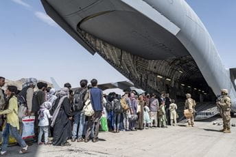 Osoba sa crne liste doletjela iz Avganistana u Britaniju Osoba sa crne liste doletjela iz Avganistana u Britaniju