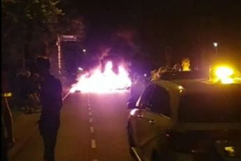 Neredi u Holandiji ispred baze u kojoj su Avganistanci Neredi u Holandiji ispred baze u kojoj su Avganistanci