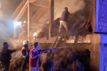Izgorjela štala sa deset hiljada bala sijena Izgorjela štala sa deset hiljada bala sijena