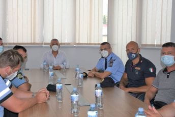 Brđanin sa policajcima iz četiri zemlje: Zadovoljstvo raditi na crnogorskom primorju, saradnja sa policijom uspješna i korisna Brđanin sa policajcima iz četiri zemlje: Zadovoljstvo raditi na crnogorskom primorju, saradnja sa policijom uspješna i korisna