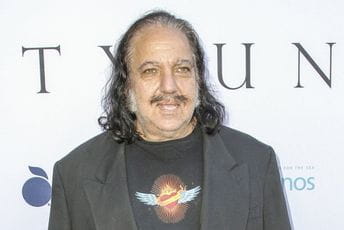 Silovao više od 20 ljudi: Ron Džeremi dobija kaznu od 330 godina zatvora? Silovao više od 20 ljudi: Ron Džeremi dobija kaznu od 330 godina zatvora?