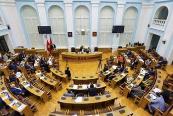 Svi će glasati za predložene zaključke osim Demokrata Svi će glasati za predložene zaključke osim Demokrata