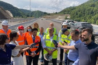 Abazović: Odluka MCP da na ustoličenju ne bude vjernika doprinosi miru i stabilnosti Abazović: Odluka MCP da na ustoličenju ne bude vjernika doprinosi miru i stabilnosti