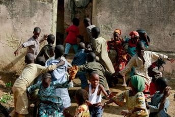 Oružana nigerijska grupa oslobodila otetu školsku djecu Oružana nigerijska grupa oslobodila otetu školsku djecu