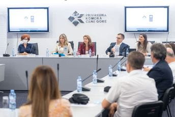 Predstavljena nova kreditna linija IRF-a za fotonaponske panele i subvencije Eko fonda Predstavljena nova kreditna linija IRF-a za fotonaponske panele i subvencije Eko fonda