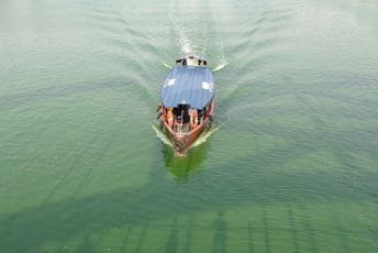 Sudar trajekta i teretnog broda: Najmanje 19 poginulih Sudar trajekta i teretnog broda: Najmanje 19 poginulih