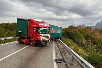 Šleper iskliznuo sa puta u Bogetićima, saobraćaj u prekidu Šleper iskliznuo sa puta u Bogetićima, saobraćaj u prekidu