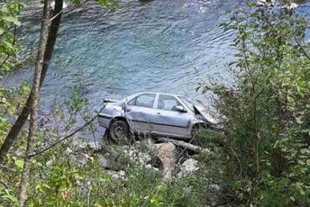 Berane: Vozilo sletjelo sa puta, tri osobe povrijeđene Berane: Vozilo sletjelo sa puta, tri osobe povrijeđene