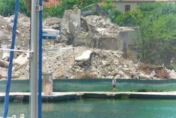 Kotor: Isplivalo tijelo muškarca kod nekadašnjeg hotela "Fjord" Kotor: Isplivalo tijelo muškarca kod nekadašnjeg hotela "Fjord"