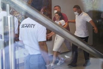 Kad vlast zažmuri, novinari ispaštaju Obezbjeđenje u Budvi grubo postupa prema novinarki Pobjede Đurđici Ćorić