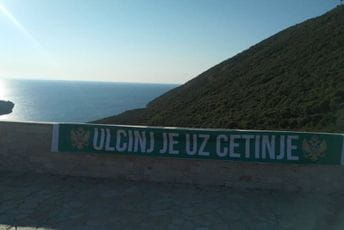 Cetinjanima ponovo stiže podrška iz Ulcinja, sada sa Valdanosa Transparent na vidikovcu
