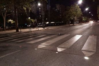 Moderna svjetlosna signalizacija "mačije oči" za veću bezbjednost pješaka Moderna svjetlosna signalizacija "mačije oči" za veću bezbjednost pješaka