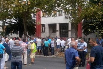 Penzioneri Kombinata aluminijuma nastaviće proteste 15. septembra Penzioneri Kombinata aluminijuma nastaviće proteste 15. septembra