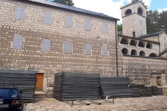 Ograda kod Cetinjskog manastira ne može biti postavljena bez odobrenja Prijestonice Ograda kod Cetinjskog manastira ne može biti postavljena bez odobrenja Prijestonice