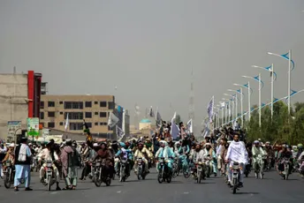 Talibani prodefilovali ulicama Kandahara i proslavili odlazak američke vojske Talibani prodefilovali ulicama Kandahara i proslavili odlazak američke vojske